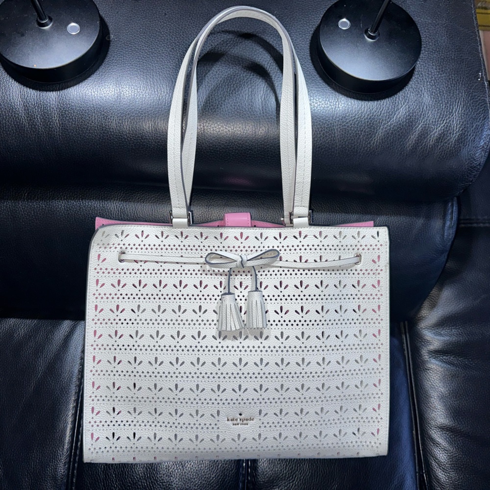 ✨ Kate Spade Leather Hayes Perf Tote Bright White / Bright Pink Interior NWOT 💕 - Picture 5 of 16